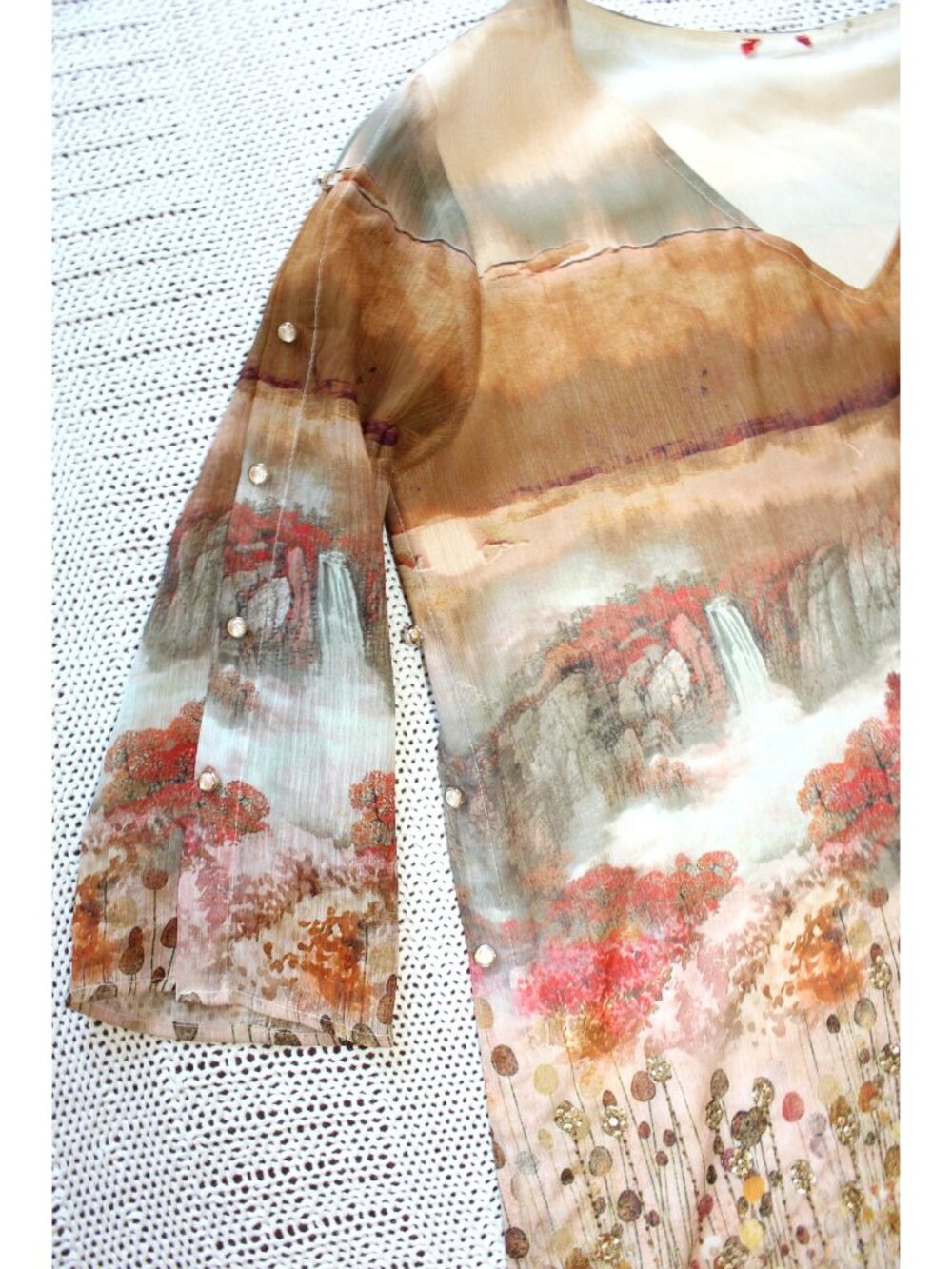 V Cristina Tunic Blouse Watercolor Landscape Print Size XL Sequins Pearl Buttons - Picture 7 of 8